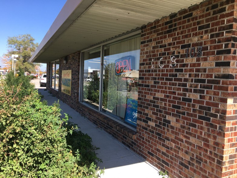 108-110 N Chester St, Olathe, KS à vendre - Photo du bâtiment - Image 2 de 12