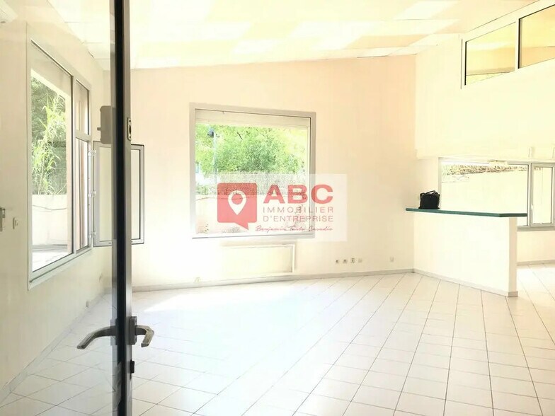 Office in Lattes for lease - Interior Photo - Image 3 of 6