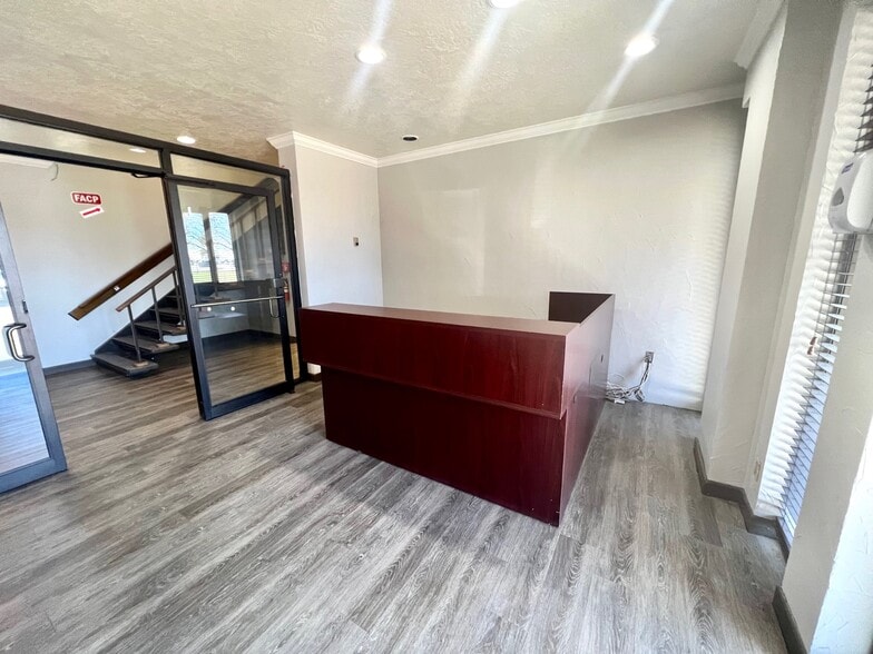 8909 Jackrabbit Rd, Houston, TX for lease - Lobby - Image 3 of 7