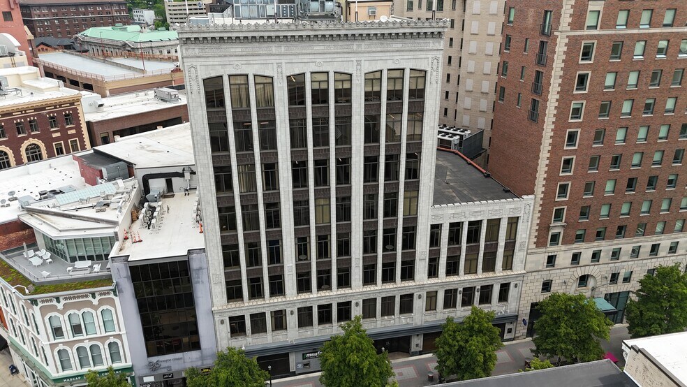 86 Monroe Center St NW, Grand Rapids, MI à vendre - Photo du bâtiment - Image 2 de 5