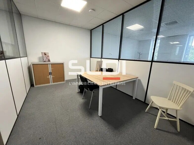 Office in Caluire-et-Cuire for lease - Interior Photo - Image 2 of 6