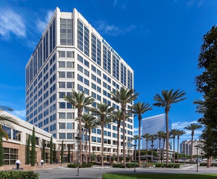 100 Spectrum Center Dr, Irvine, CA à louer - Photo du bâtiment - Image 3 de 41