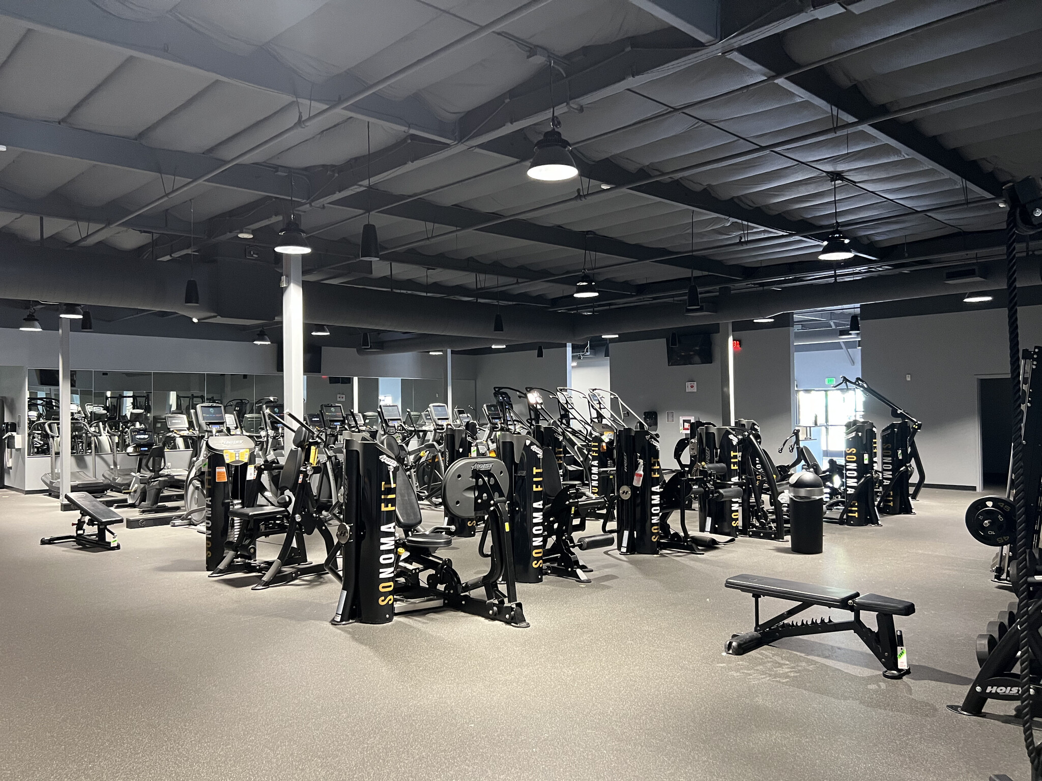 90 Casa Grande Rd, Petaluma, CA for lease Interior Photo- Image 1 of 7