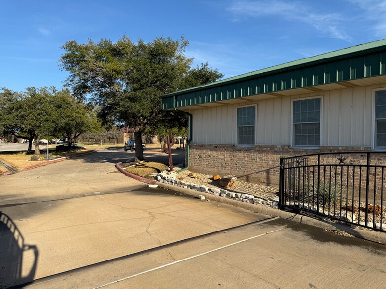 3300 Longmire Dr, College Station, TX for sale - Building Photo - Image 3 of 3