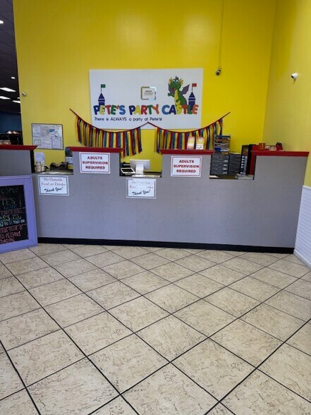 2040 Schillinger Rd S, Mobile, AL à louer - Hall d’entrée - Image 2 de 25