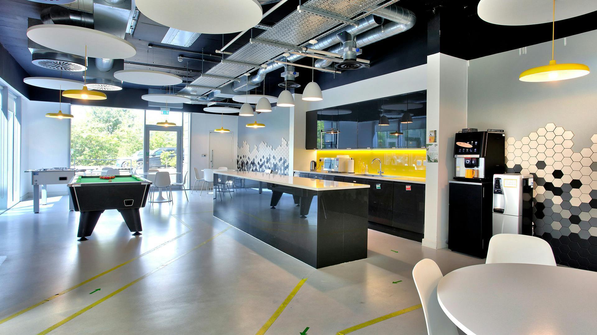 1 Willoughby Rd, Bracknell for lease Primary Photo- Image 1 of 6