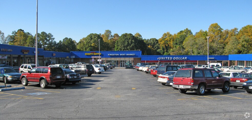 3881-3913 Covington Hwy, Decatur, GA à louer - Photo du bâtiment - Image 2 de 4