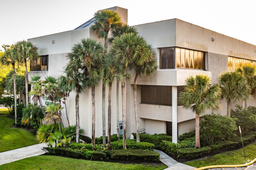 350 N Pine Island Rd, Plantation, FL for lease - Primary Photo - Image 1 of 41