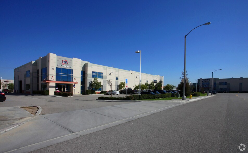 1353 Walker Ln, Corona, CA for lease - Building Photo - Image 3 of 4