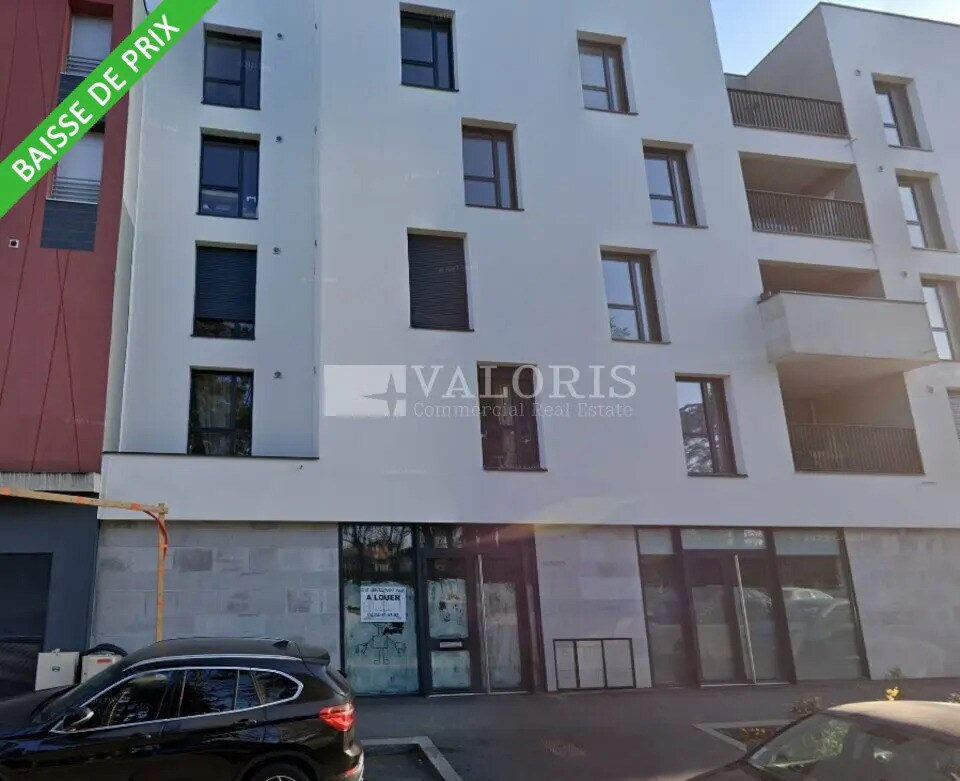 Commerce de détail dans Décines-Charpieu à louer Photo du bâtiment- Image 1 de 10