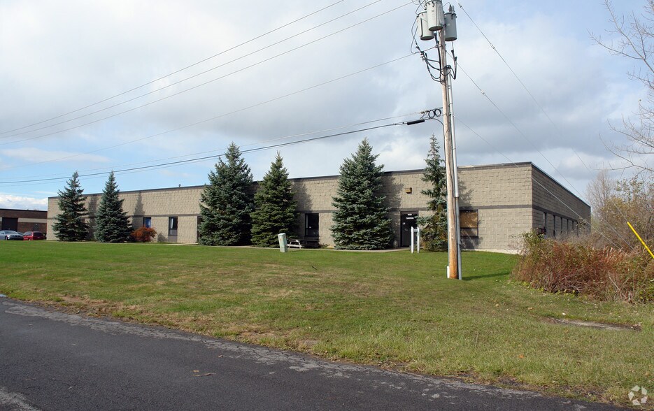 7000 Airways Park Dr, East Syracuse, NY à louer - Photo du bâtiment - Image 2 de 3