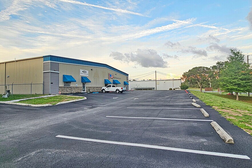 715 S Easy St, Lecanto, FL à louer - Photo du bâtiment - Image 2 de 22