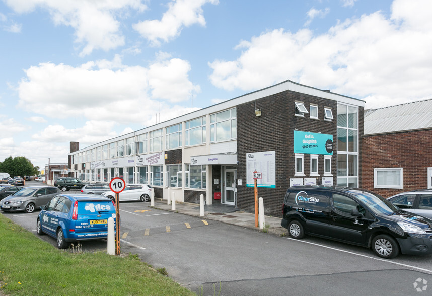 Cheney Manor Industrial Estate, Swindon for lease - Building Photo - Image 3 of 9