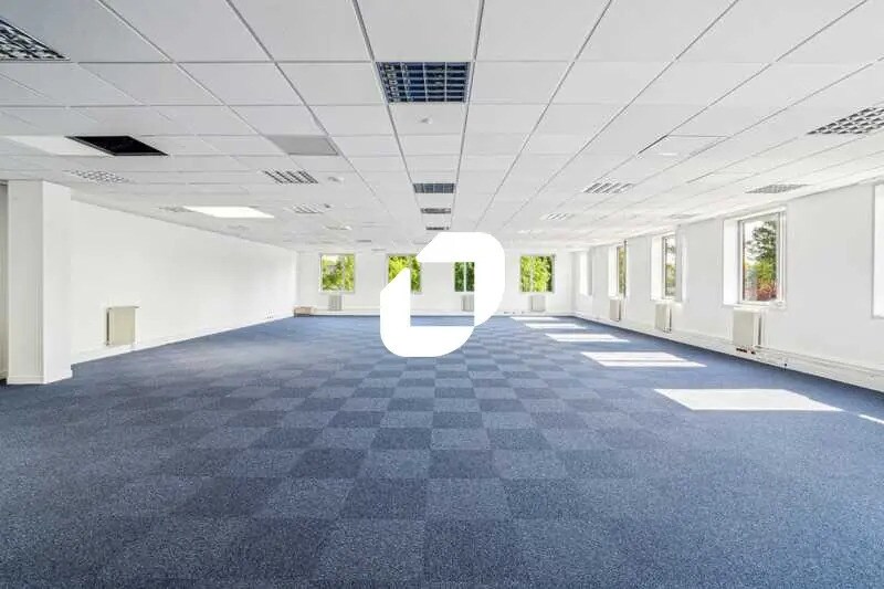 Flex in Villepinte for lease - Building Photo - Image 2 of 13