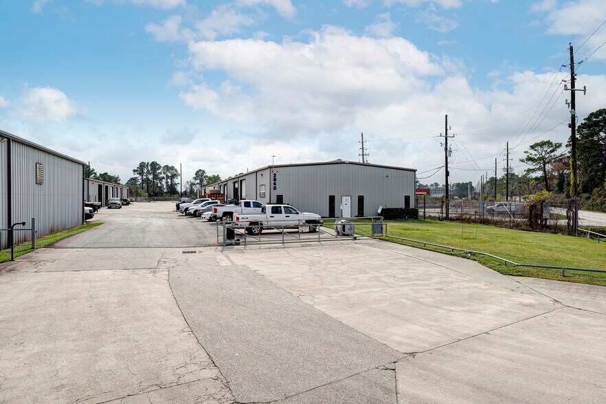 2940-3014 Farrell Rd, Houston, TX à louer - Photo du bâtiment - Image 3 de 4