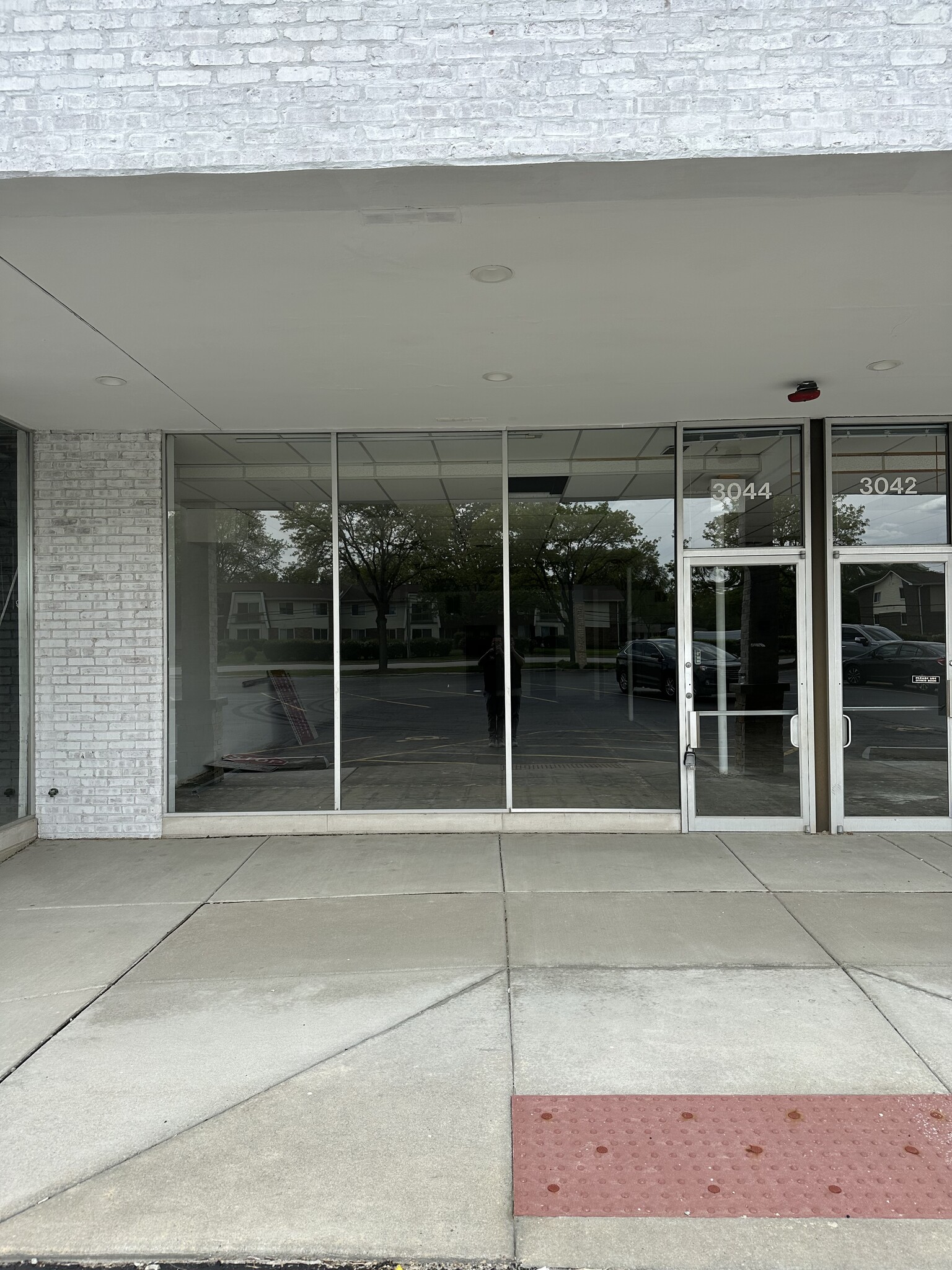 3010-3054 W Hobson Rd, Woodridge, IL for lease Interior Photo- Image 1 of 5