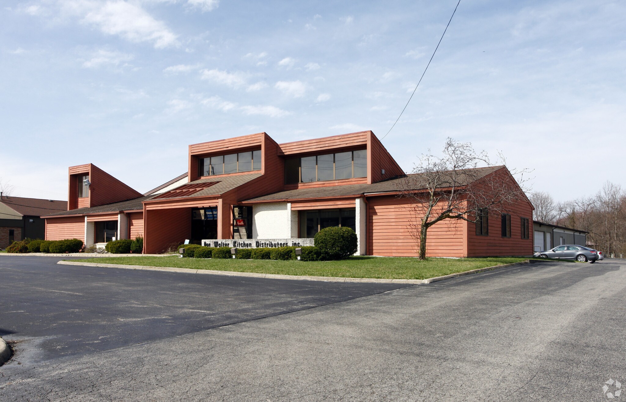 260 Victoria Rd, Youngstown, OH à louer Photo principale- Image 1 de 9