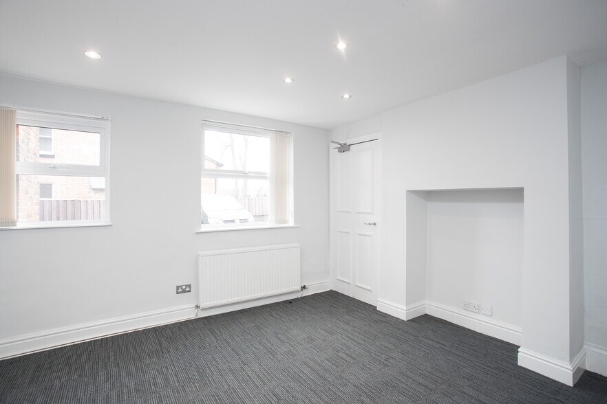 12 Manchester Rd, Wilmslow à louer - Photo du bâtiment - Image 3 de 10