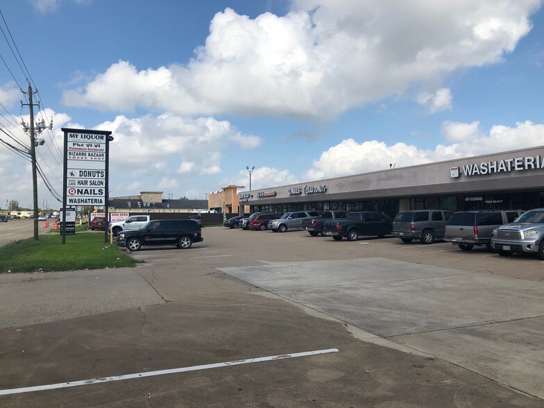 7101-7127 Spencer Hwy, Pasadena, TX à louer - Photo du bâtiment - Image 2 de 3