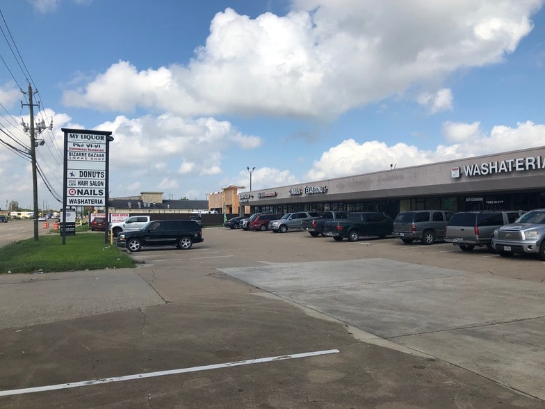 7101-7127 Spencer Hwy, Pasadena, TX à louer - Photo du bâtiment - Image 2 de 3