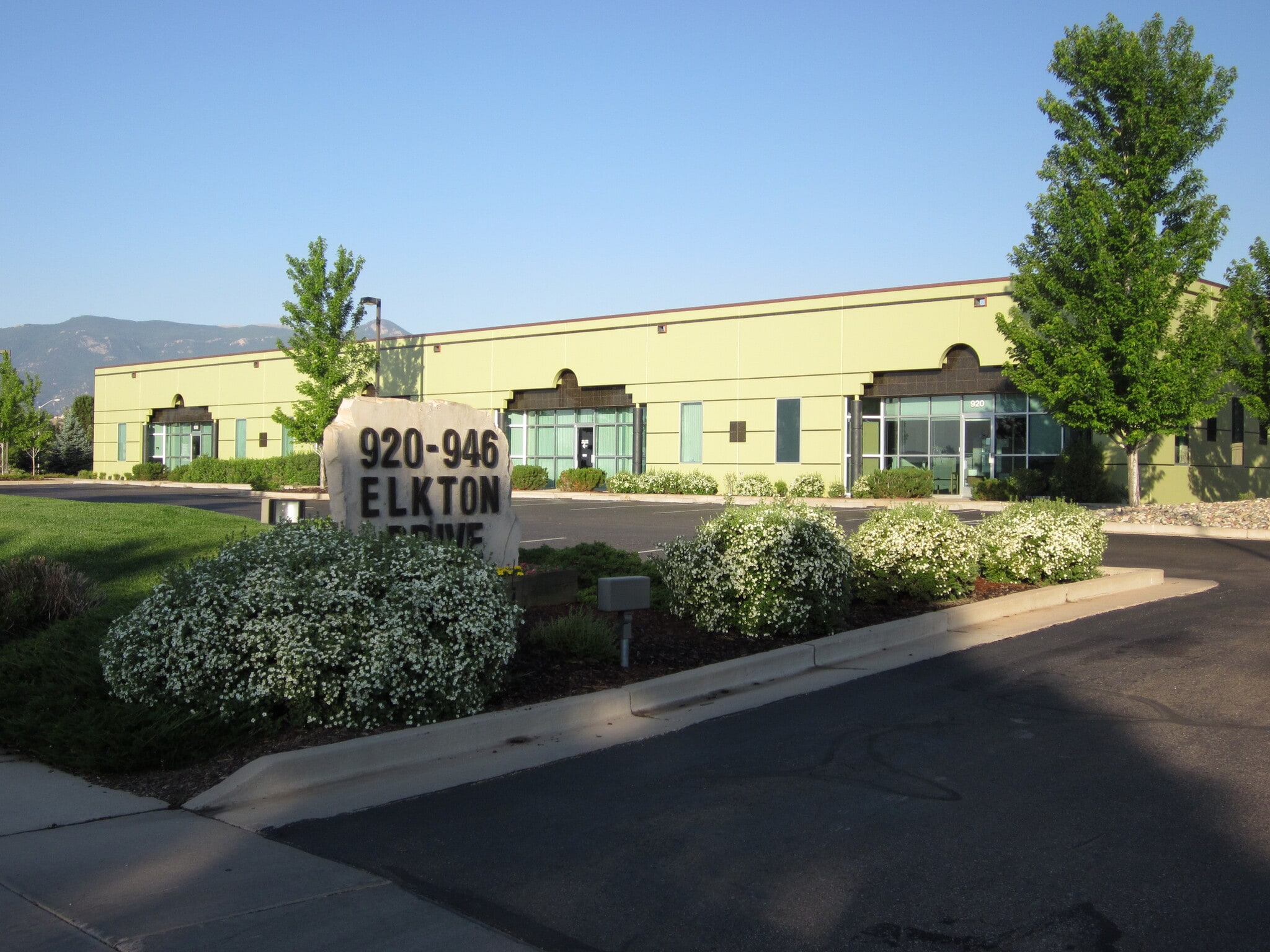 920-946 Elkton Dr, Colorado Springs, CO for lease Interior Photo- Image 1 of 1