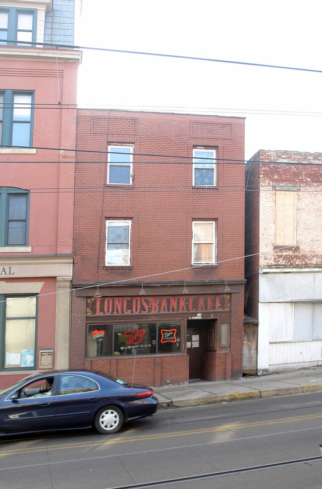 More details for 826 E Warrington Ave, Pittsburgh, PA - Retail for Lease