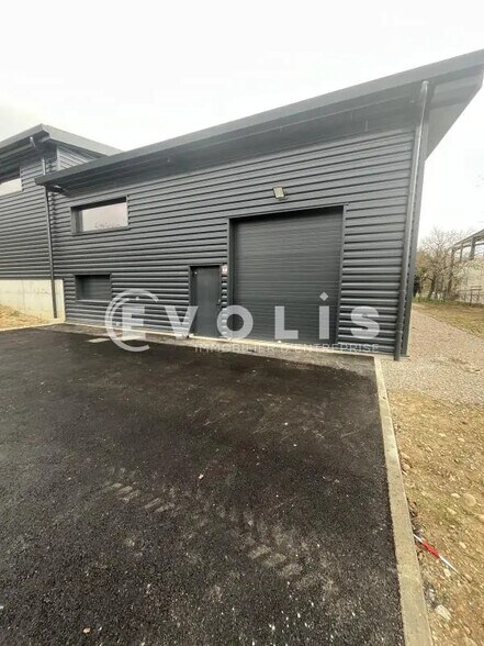 Flex in Réaumont for lease - Building Photo - Image 3 of 4