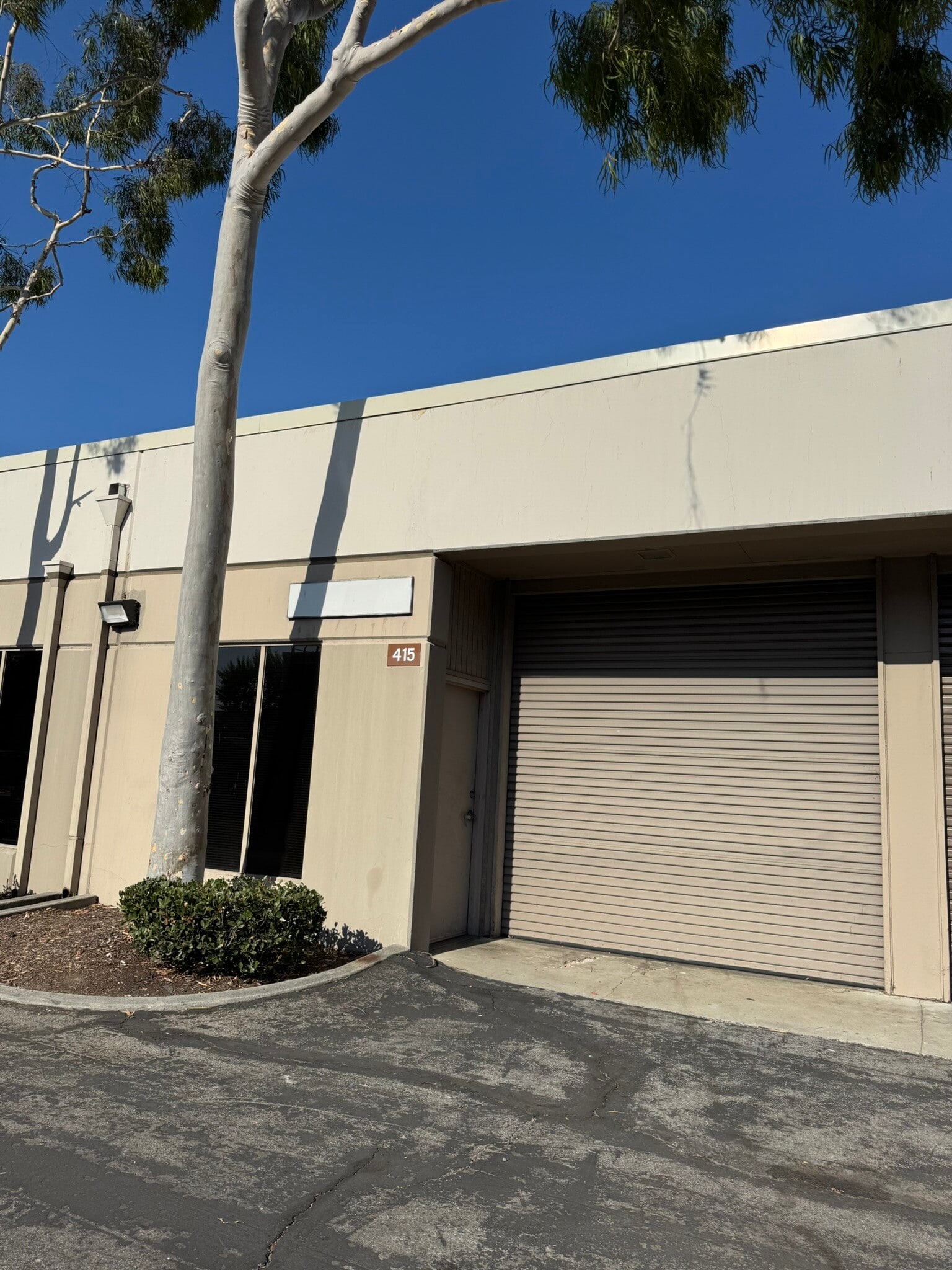 2599 E 28th St, Signal Hill, CA for lease Interior Photo- Image 1 of 6