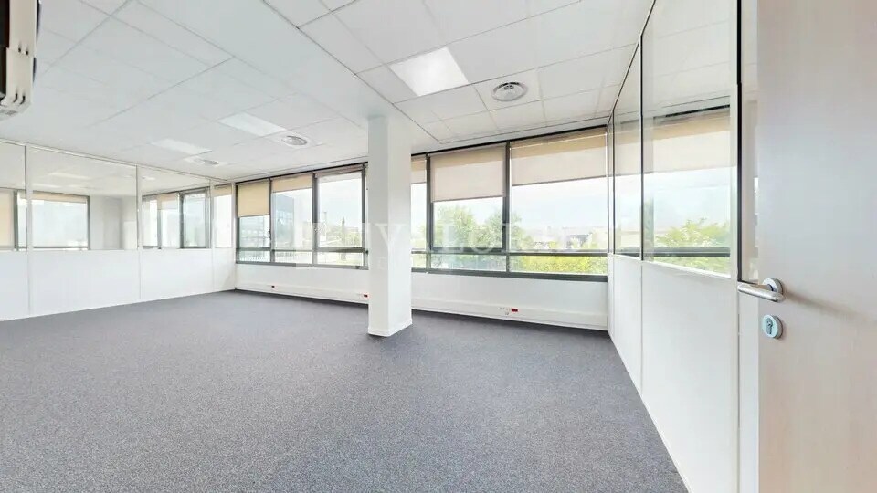 Office in Champagne-au-Mont-d'Or for sale Building Photo- Image 1 of 13