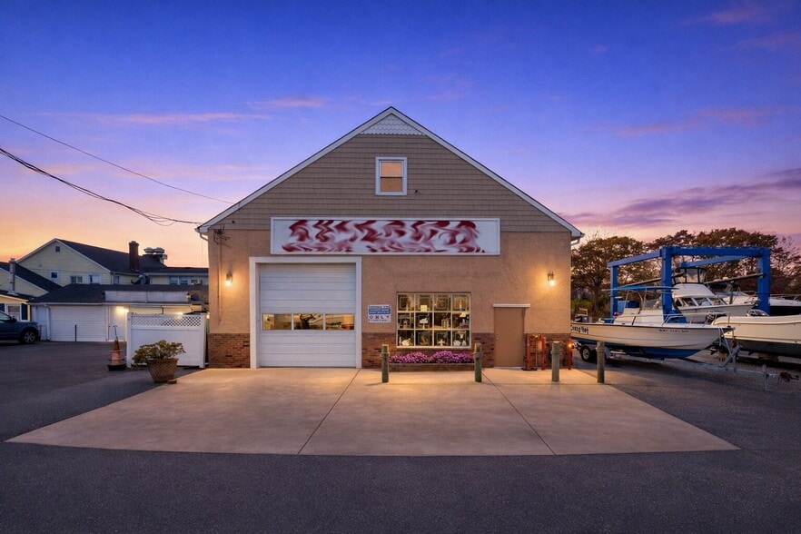 Suffolk County, Bay Shore, NY for sale - Building Photo - Image 2 of 26