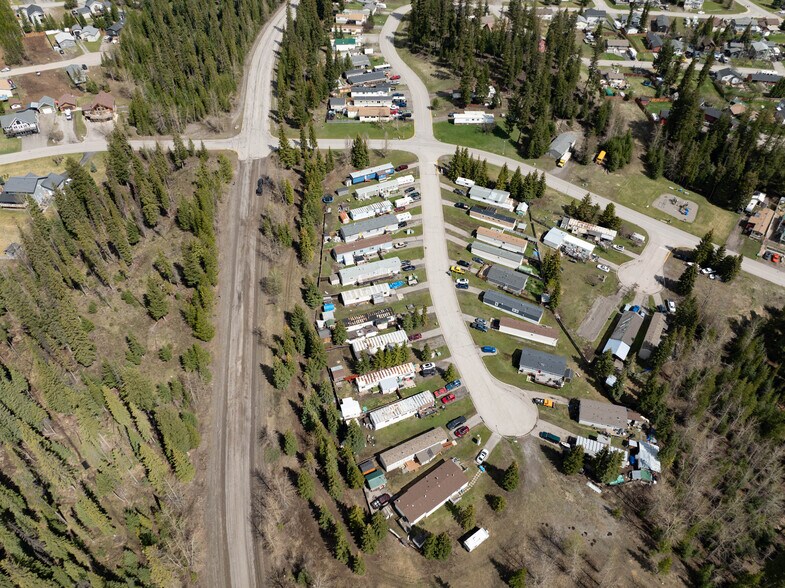 Elkford MHP Portfolio portefeuille de 1 propriétés à vendre sur LoopNet.ca - Aérien - Image 3 de 7