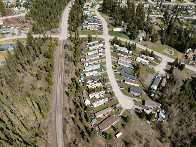 Elkford MHP Portfolio portefeuille de 1 propriétés à vendre sur LoopNet.ca - Aérien - Image 3 de 7