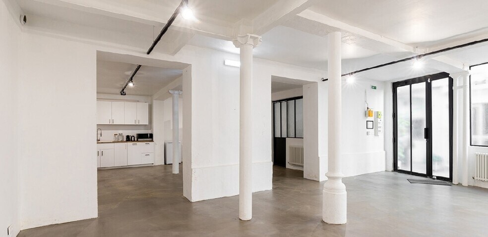 Office in Paris for lease - Interior Photo - Image 3 of 5