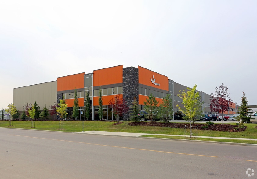 4203-4331 Roper Rd NW, Edmonton, AB à vendre - Photo principale - Image 1 de 1