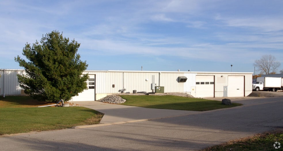 977 Koopman Ln, Elkhorn, WI for sale - Building Photo - Image 2 of 3