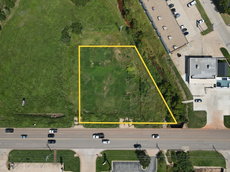 815 W Memorial Rd, Oklahoma City, OK à vendre - Photo du bâtiment - Image 2 de 3