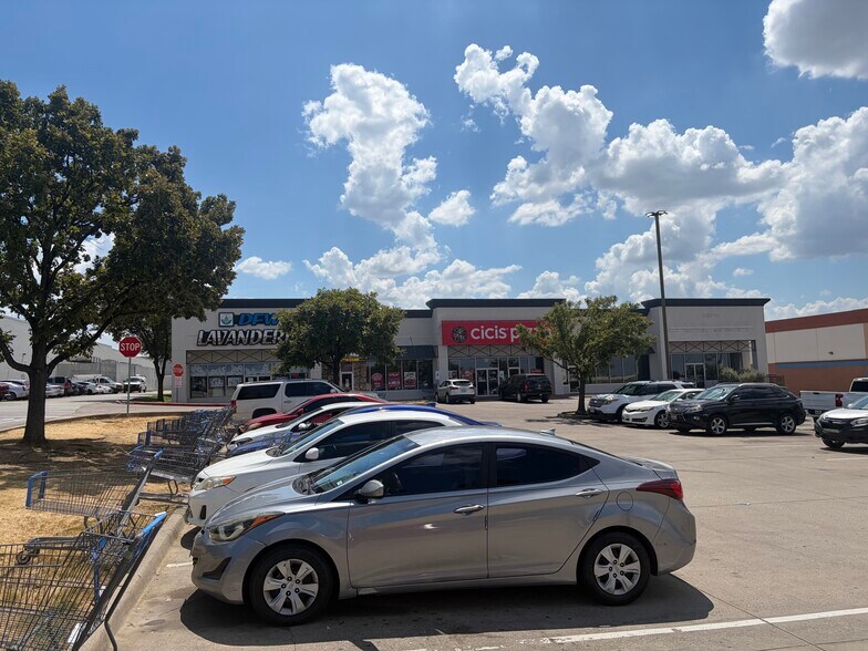 4398 I-30 Hwy, Dallas, TX à louer - Photo du bâtiment - Image 2 de 4