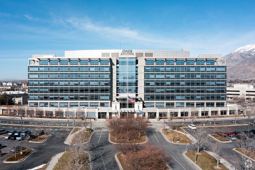 1800 S Novell Pl, Provo, UT à louer - Photo du bâtiment - Image 2 de 4