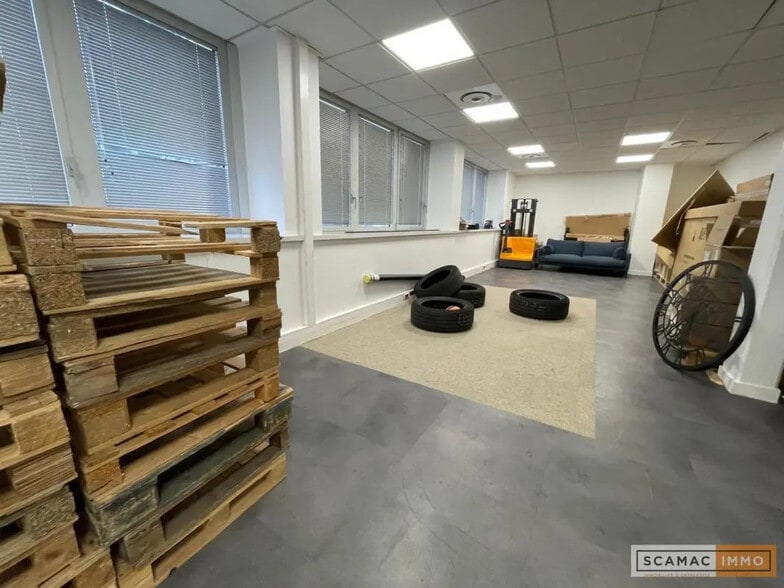 Industrial in Vélizy-Villacoublay for lease - Interior Photo - Image 2 of 9