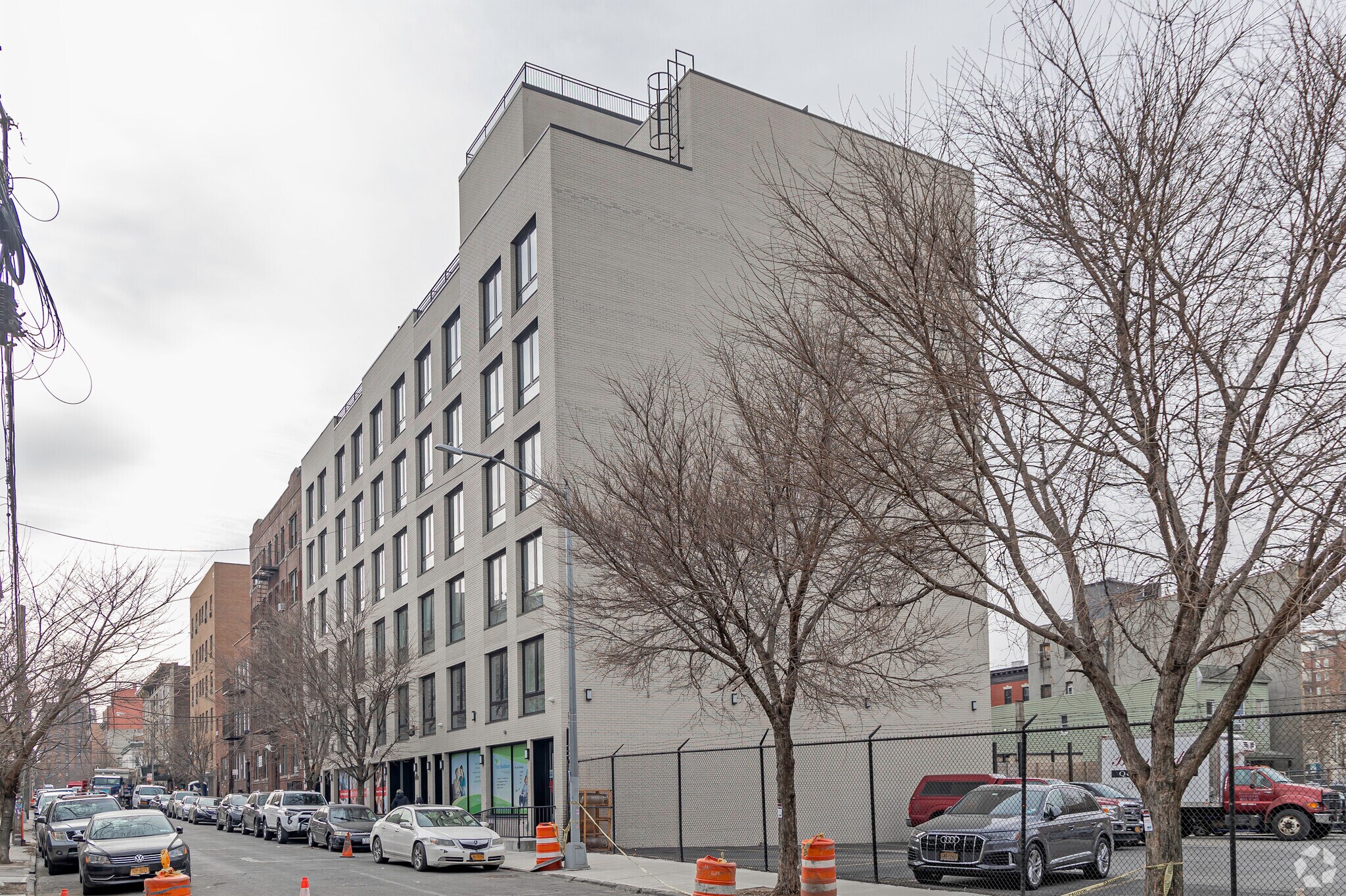 2321 Belmont Ave, Bronx, NY à louer Photo principale- Image 1 de 9