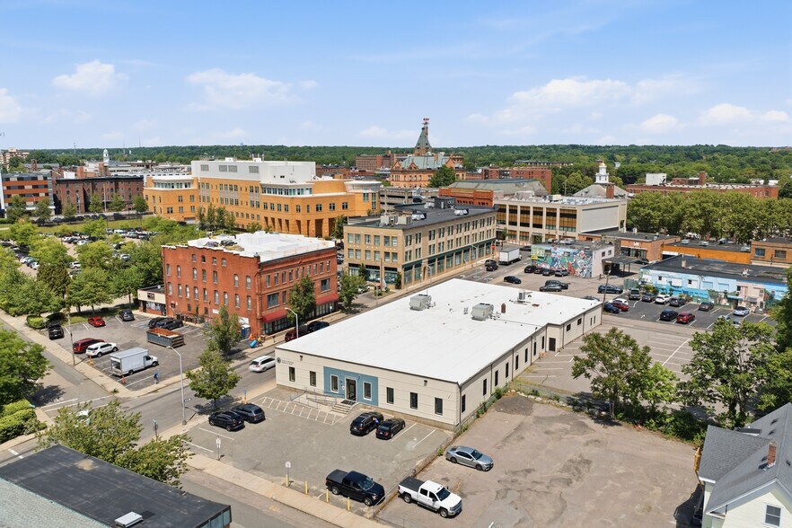 32 Belmont St, Brockton, MA à louer - Photo du bâtiment - Image 3 de 28