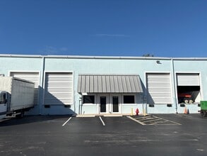 1200-1340 Stirling Rd, Dania Beach, FL à louer Photo du bâtiment- Image 1 de 8