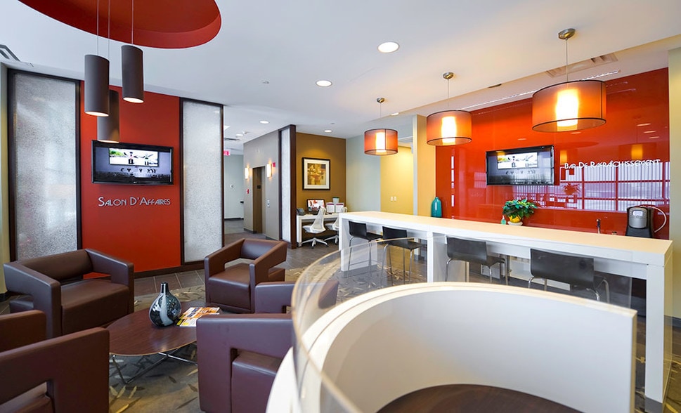 2572 Boul Daniel Johnson, Laval, QC for lease - Interior Photo - Image 2 of 10