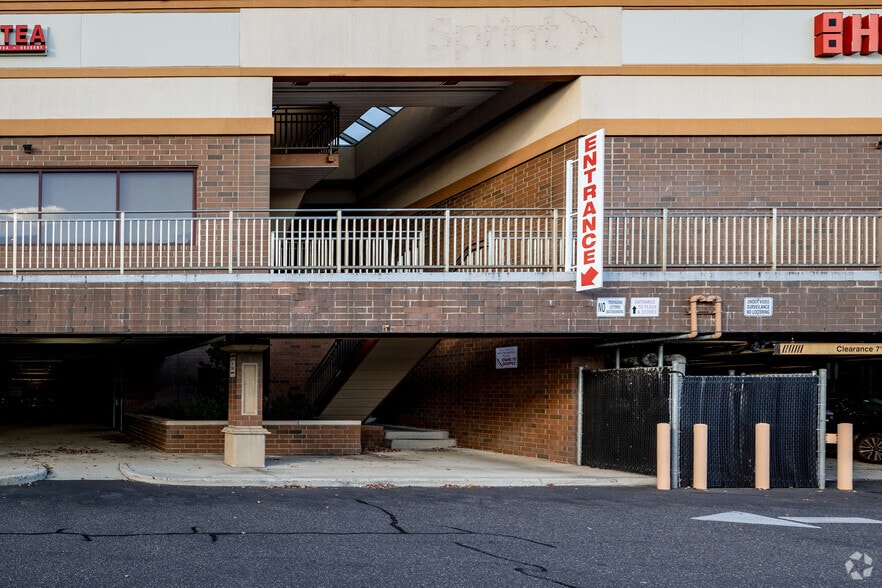 694 Motor Pky, Hauppauge, NY for lease - Building Photo - Image 3 of 9