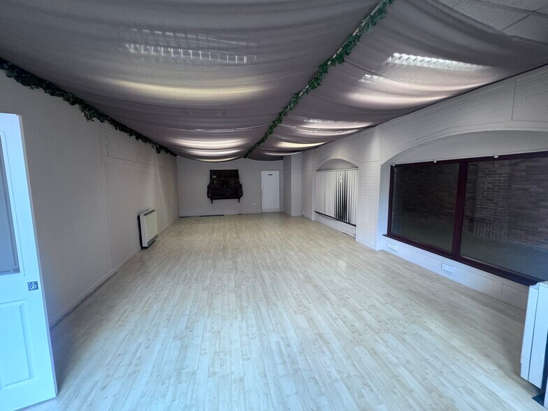 Priory Sq, Salisbury à louer - Photo du bâtiment - Image 3 de 6