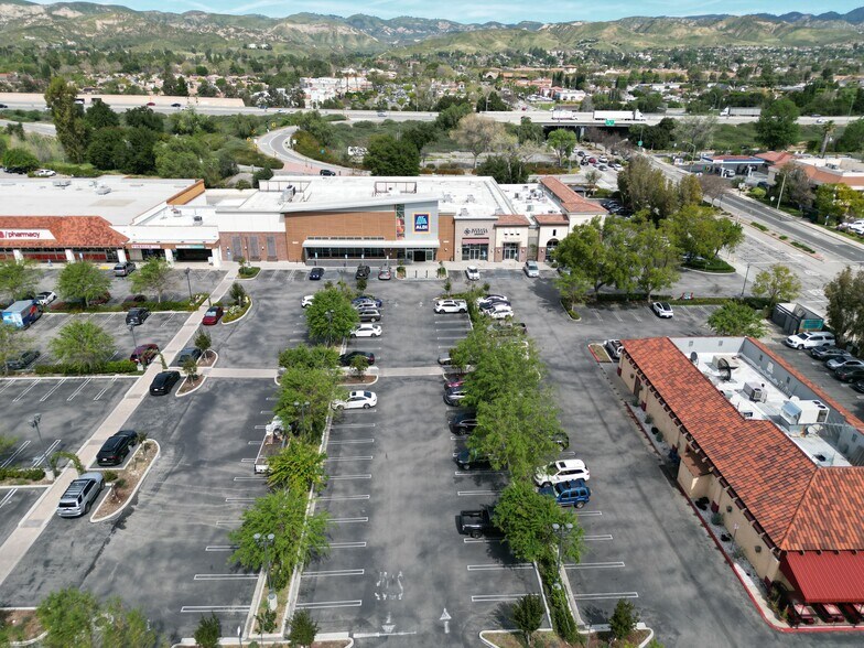 3885-3977 Cochran St, Simi Valley, CA à louer - Aérien - Image 2 de 6