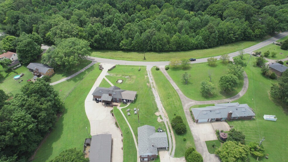 1001 Dotsonville Rd, Clarksville, TN à vendre - Vidéo sur l’inscription commerciale - Image 2 de 7