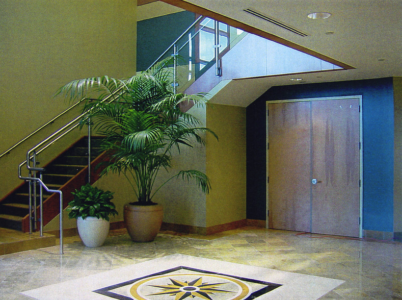 1600 Manor Dr, Chalfont, PA for lease - Lobby - Image 2 of 7