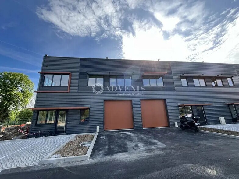 Flex in Buc for sale - Building Photo - Image 3 of 5