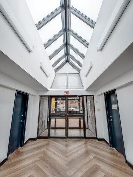 3328 McCarthy Rd, Ottawa, ON à louer - Photo intérieure - Image 3 de 9